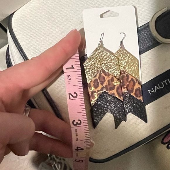 Leopard 🐆 Gold Lightweight Earrings - New - Picture 4 of 5